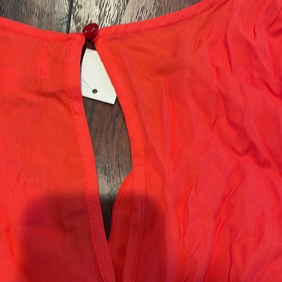 🌸 NWT Jun & Ivy romper. Cute scalloped v neck with tie. - Picture 8 of 8